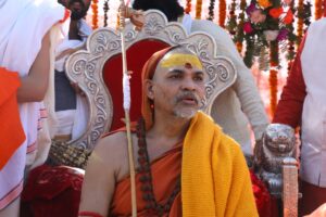 धूमधाम से निकली शंकराचार्य जी की शोेभा यात्रा, दर्शन को उमड़ा जनसैलाब Kumbhatv.com