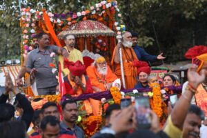 धूमधाम से निकली शंकराचार्य जी की शोेभा यात्रा, दर्शन को उमड़ा जनसैलाब Kumbhatv.com