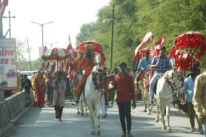 धूमधाम से निकली शंकराचार्य जी की शोेभा यात्रा, दर्शन को उमड़ा जनसैलाब Kumbhatv.com