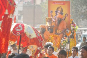 धूमधाम से निकली शंकराचार्य जी की शोेभा यात्रा, दर्शन को उमड़ा जनसैलाब Kumbhatv.com