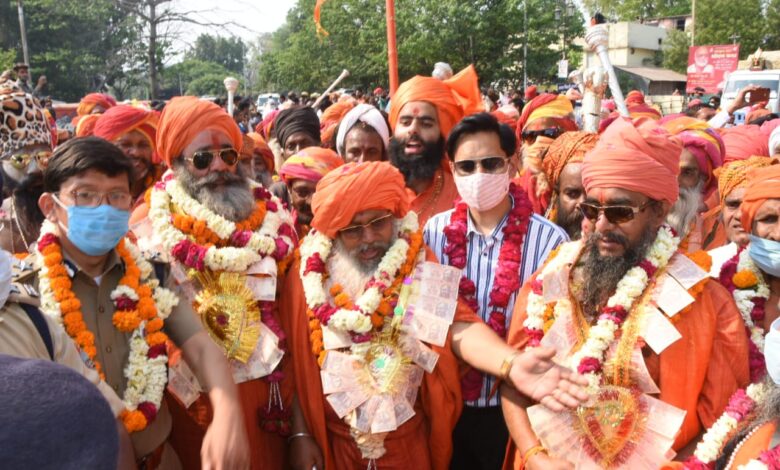 Haridwar Kumbh Mela 2021: शाही अंदाज में निकली श्री पंचायती अखाड़ा बड़ा उदासीन की पेशवाई Kumbhatv.com