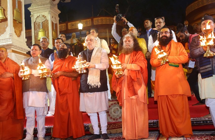 परमार्थ आश्रम पहुंचे गृह मंत्री अमित शाह, साधु-संतों संग की गंगा आरती Kumbhatv.com Amit Shah Parmarth Swami Chidanand Ji Rishikesh (4)