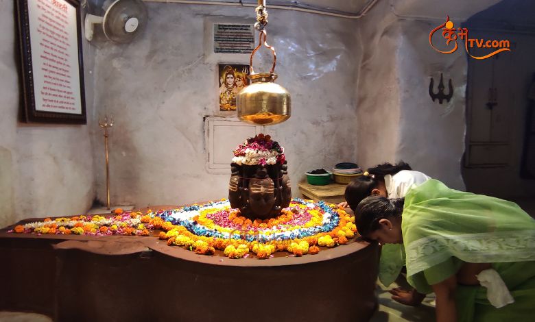 Chandra Dosh Remedies: चंद्र दोष से बचने के लिए सोमवार को क्या करें और क्या न करें, पढ़ें सिर्फ एक क्लिक में Kumbhatv.com Sawan Somwar Vrat 2024 Puja Vidhi