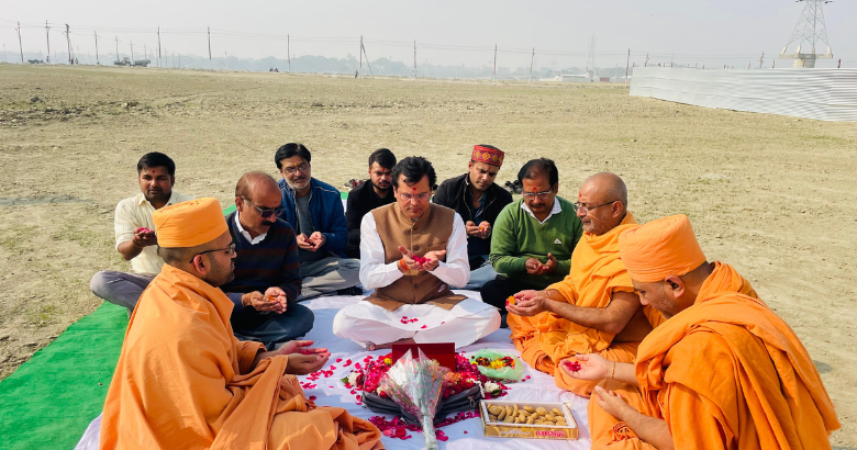 Prayagraj Mahakumbh 2025 Swami Narayan performed Bhoomi Pujan for Akshardham temple camp
