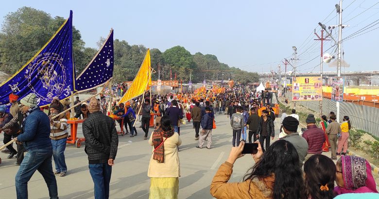 Prayagraj Mahakumbh 2025 Shri Shambhu Panchayati Atal Akhada Peshwai Chhawani Pravesh with Naga Sadhu