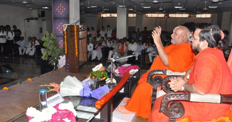 jagadguru rambhadracharya, Shri Lal Bahadur Shastri National Sanskrit University, Prof Murli Manohar Pathak,